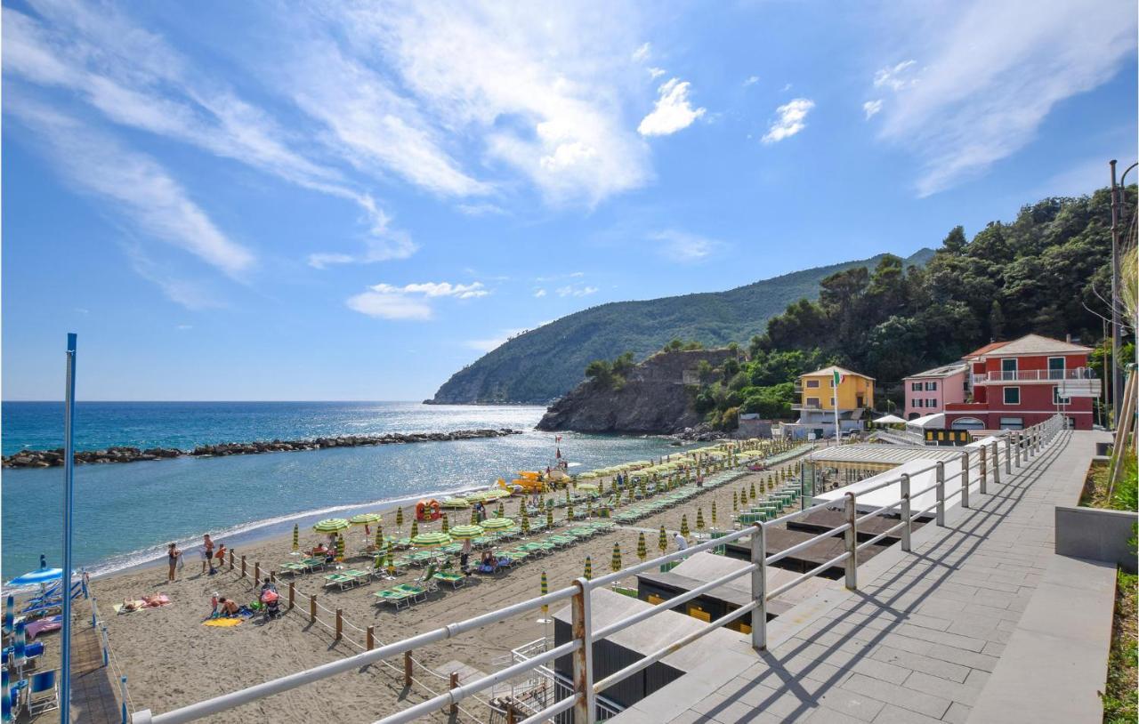 2 Bedroom Stunning Apartment In Moneglia Kültér fotó