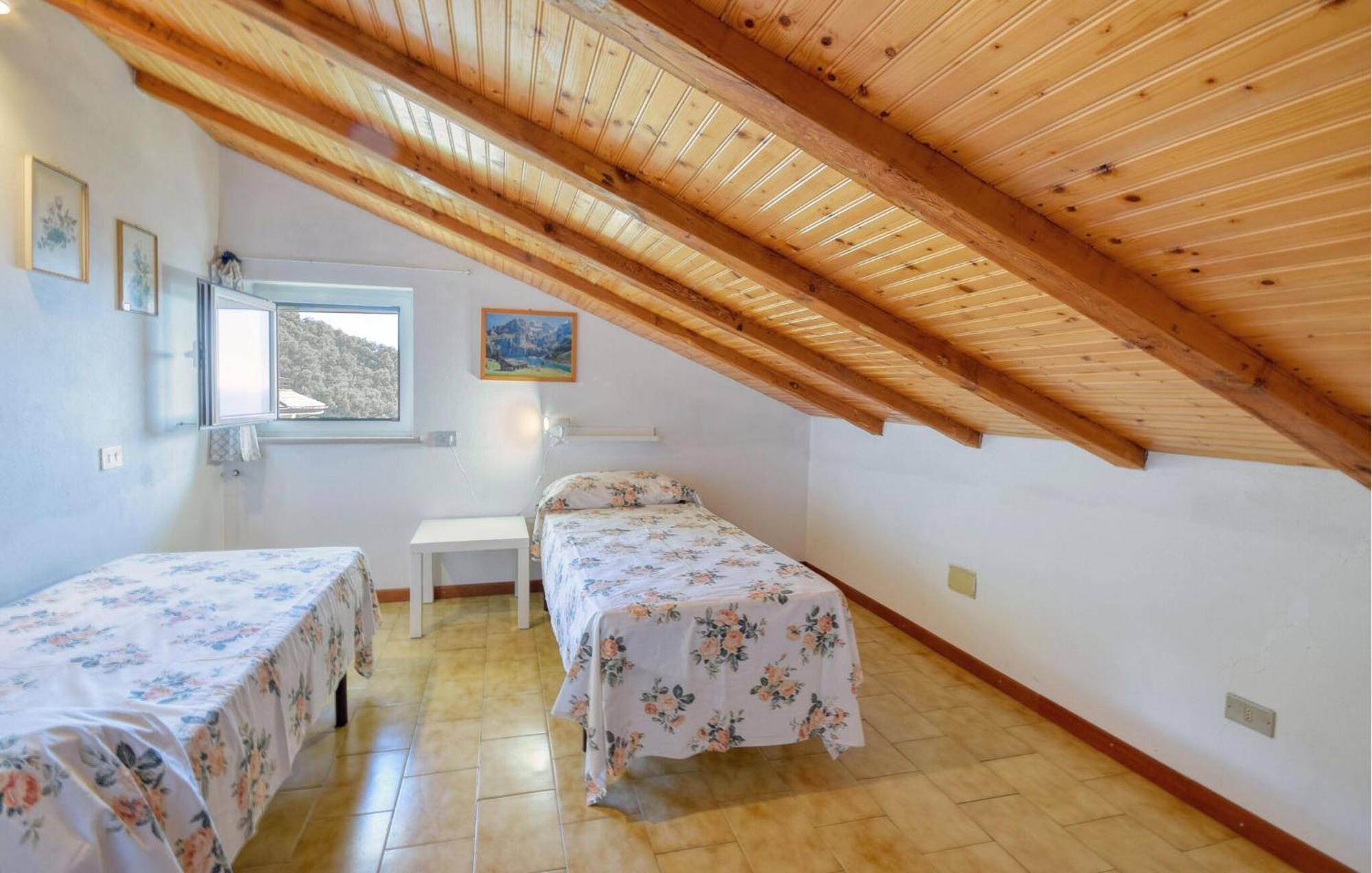 2 Bedroom Stunning Apartment In Moneglia Kültér fotó