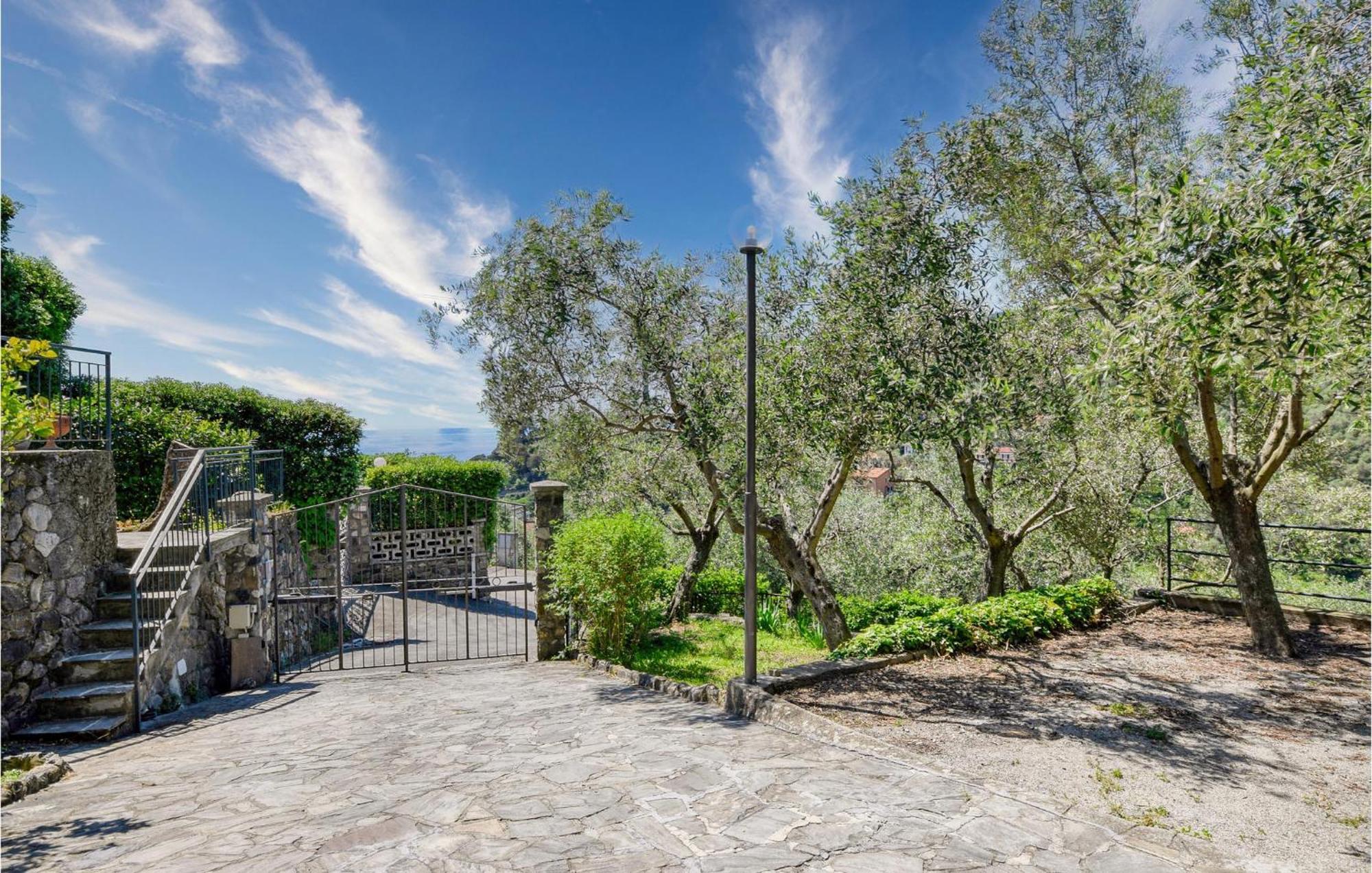 2 Bedroom Stunning Apartment In Moneglia Kültér fotó