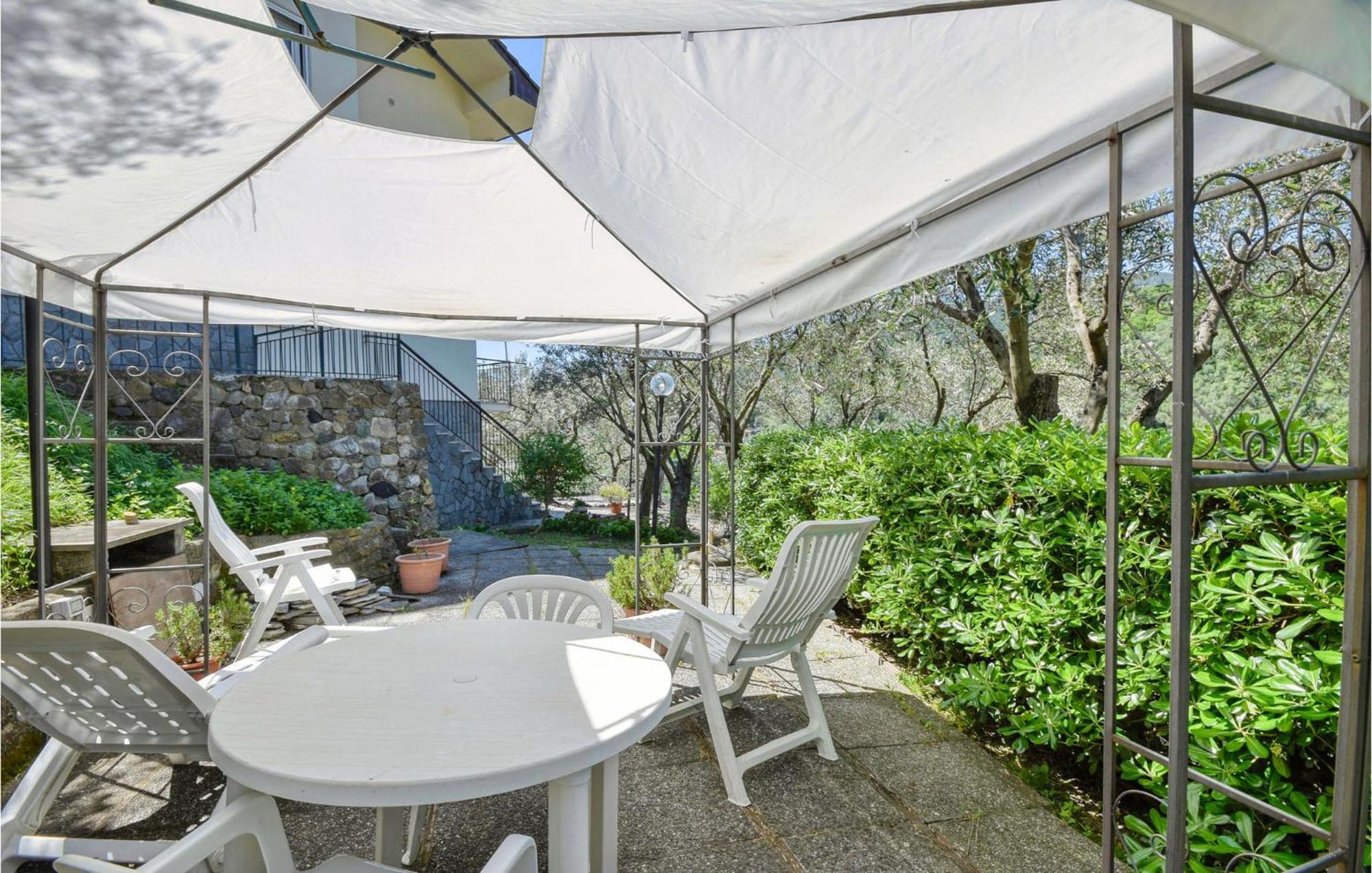 2 Bedroom Stunning Apartment In Moneglia Kültér fotó